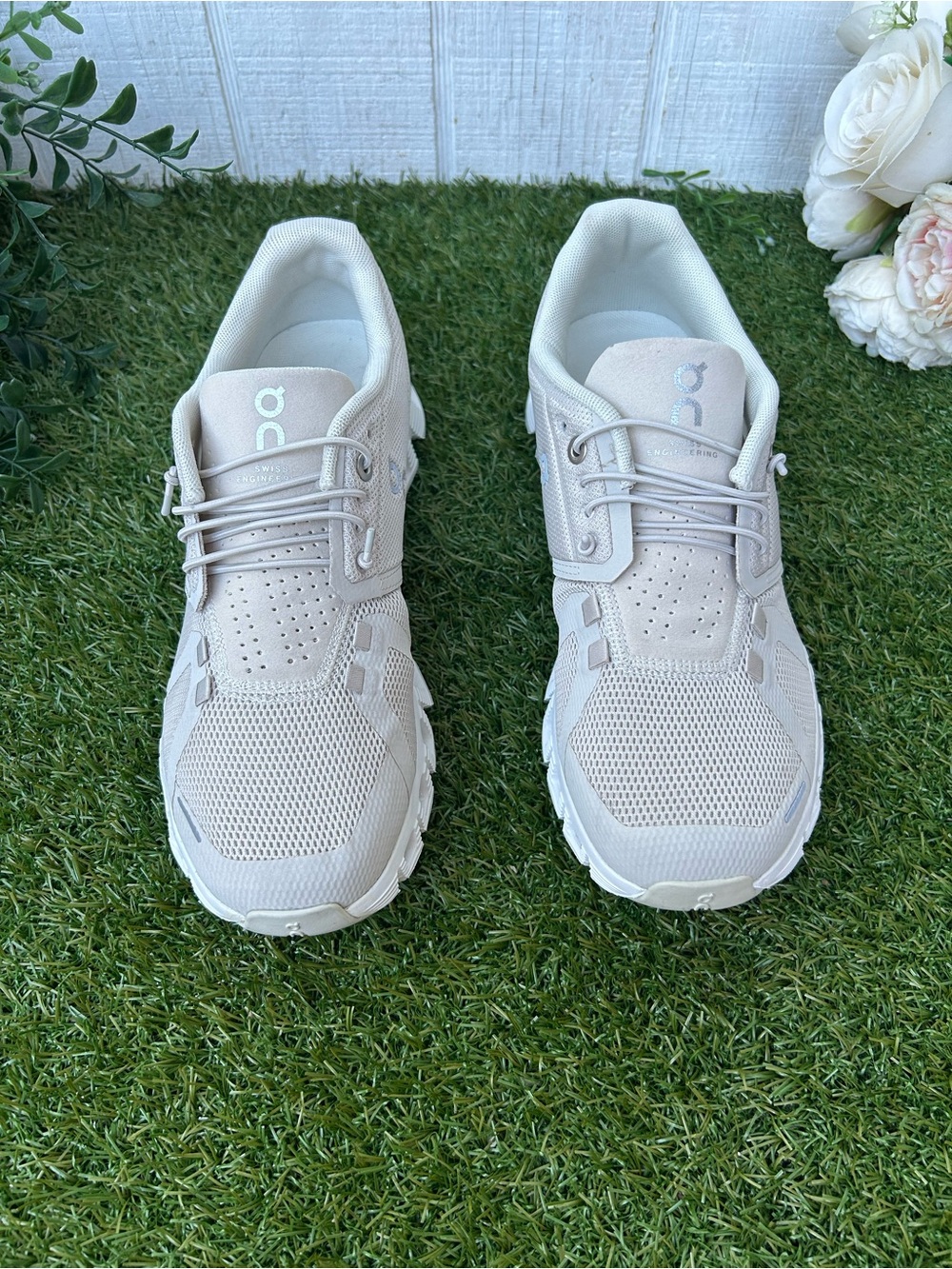 On Cloud 5 Trainers Color: Pearl / White women 7 new - Picture 7 of 16